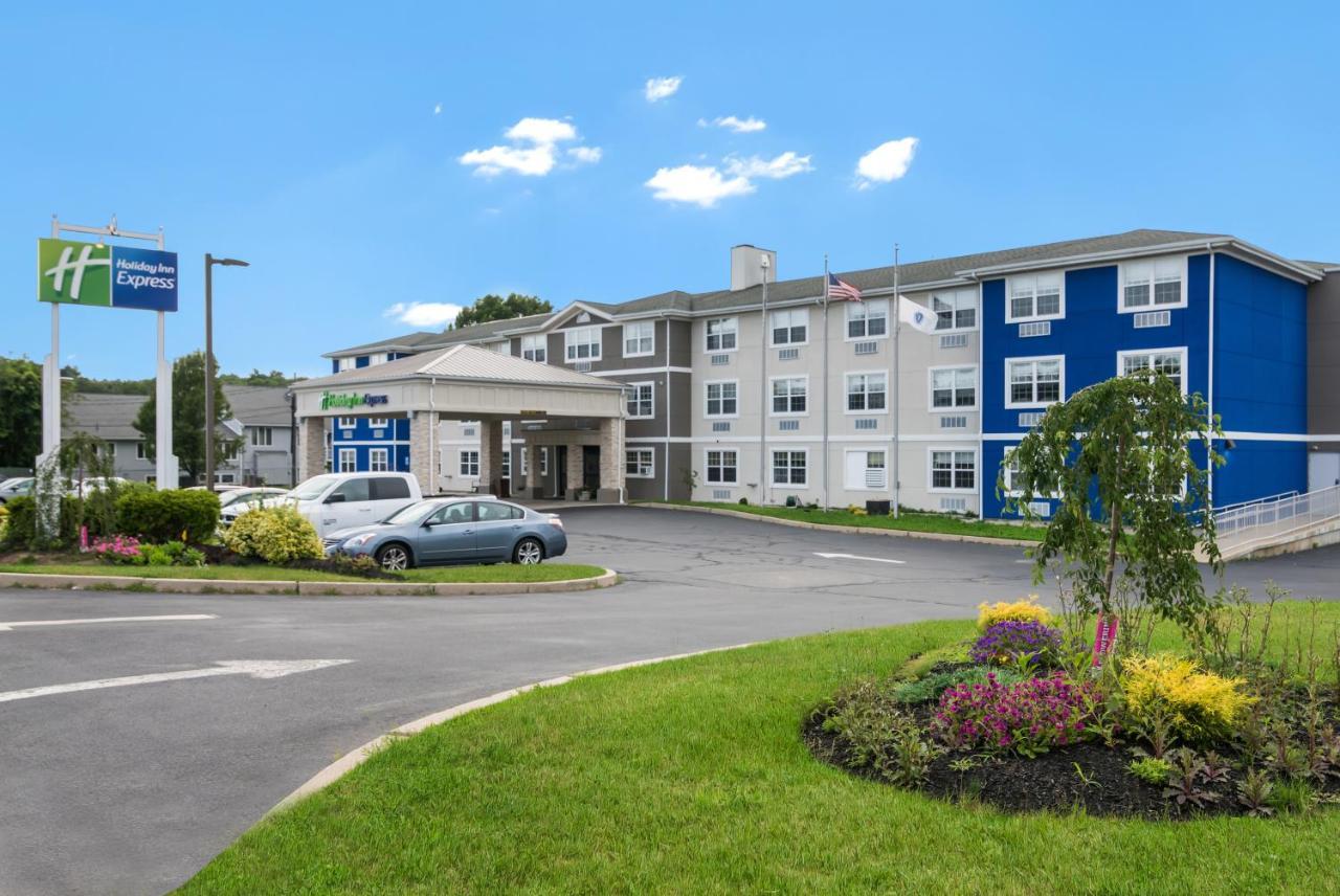 Holiday Inn Express - Plymouth By Ihg Exterior photo