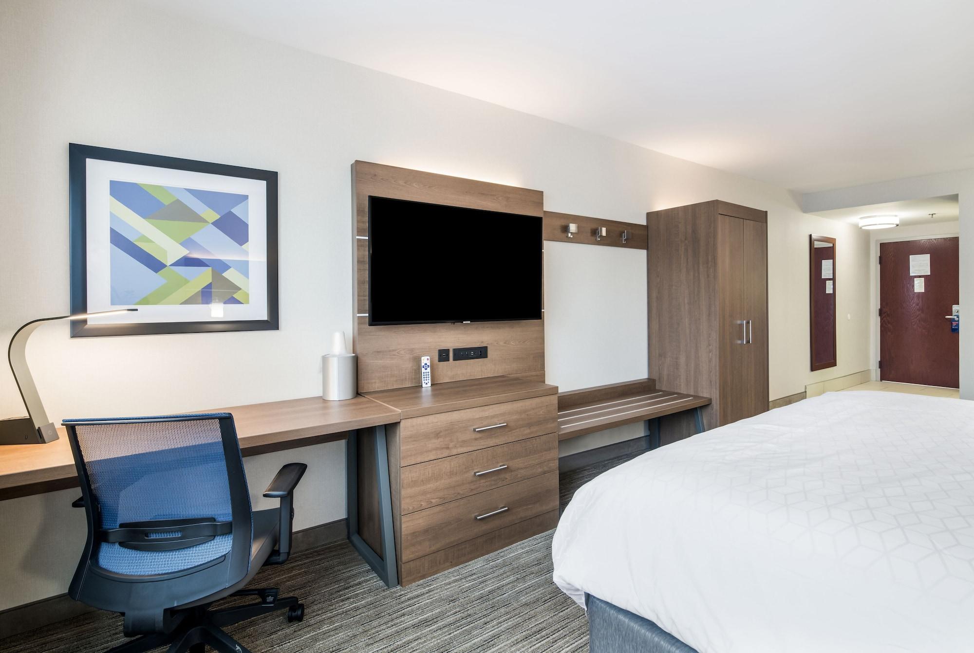 Holiday Inn Express - Plymouth By Ihg Exterior photo