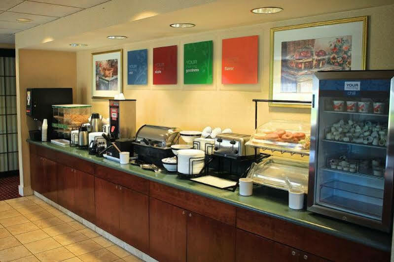 Holiday Inn Express - Plymouth By Ihg Exterior photo